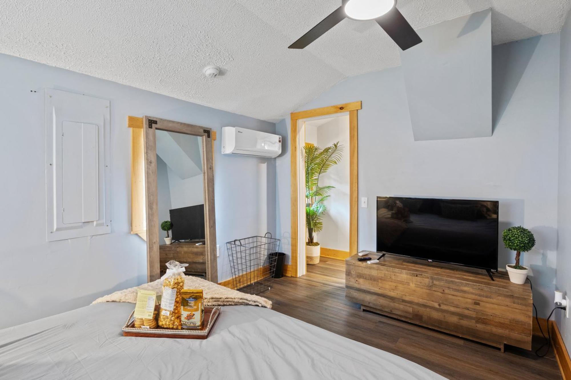 Cozy Home W/ King Bed & Lake Access Canandaigua Kültér fotó