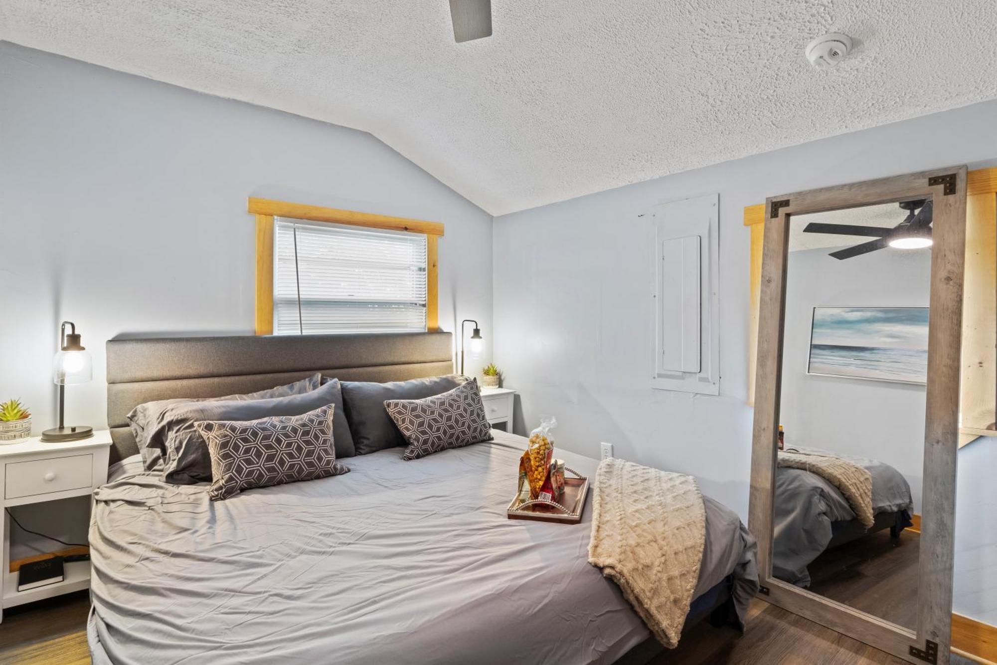 Cozy Home W/ King Bed & Lake Access Canandaigua Kültér fotó